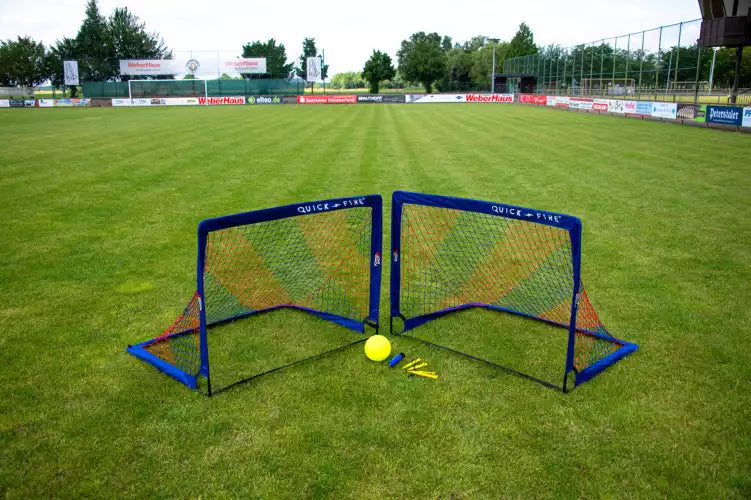 Pair of pop up goals - 1,8m x 1,2m (6' x 4')
