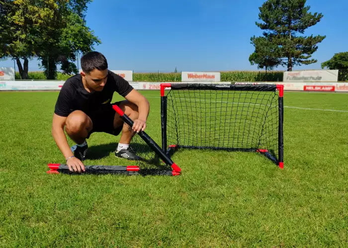 Foldable football goal - 90cm x 60cm - free ball