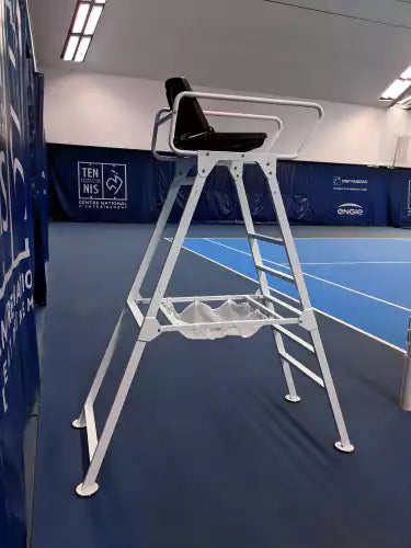 Umpire chair in aluminium