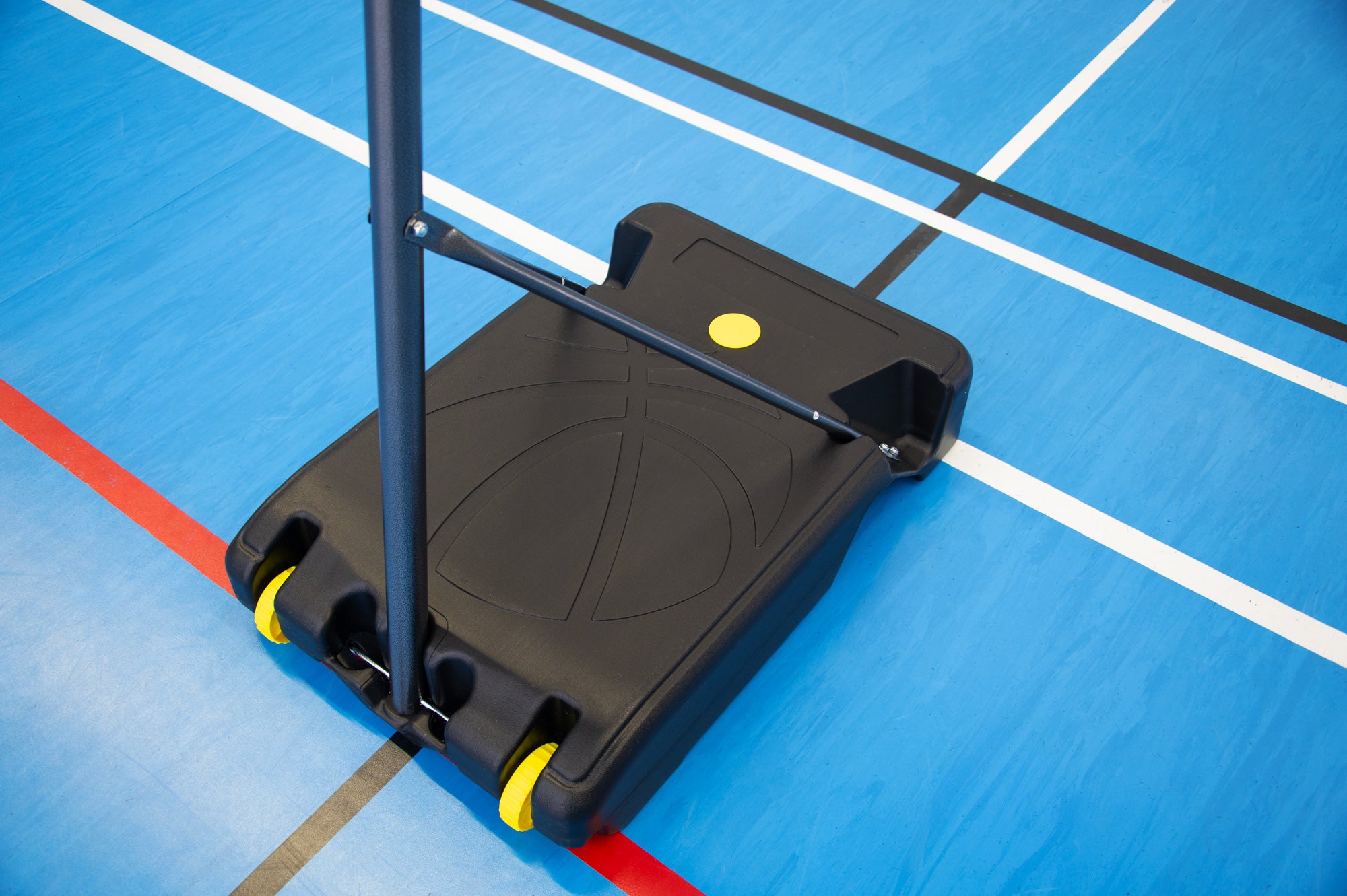 Transportable basketball hoop height adjustable from 2.43m to 3.05m