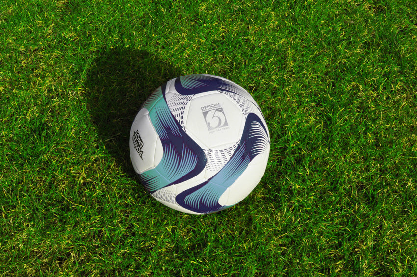 Fußballschuhe, schwarz und blau, Größe 4