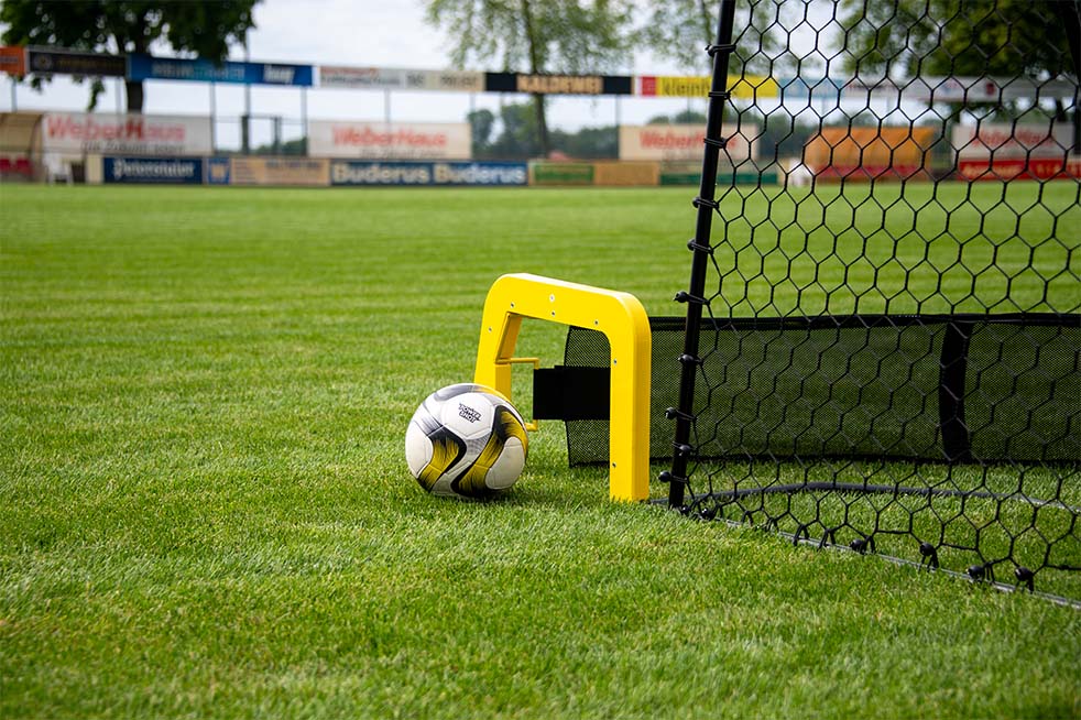 Footballmaster with bounce net - Adult - 100cm x 100cm