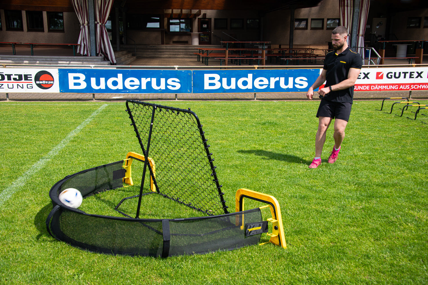 Footballmaster with bounce net - Adult - 100cm x 100cm