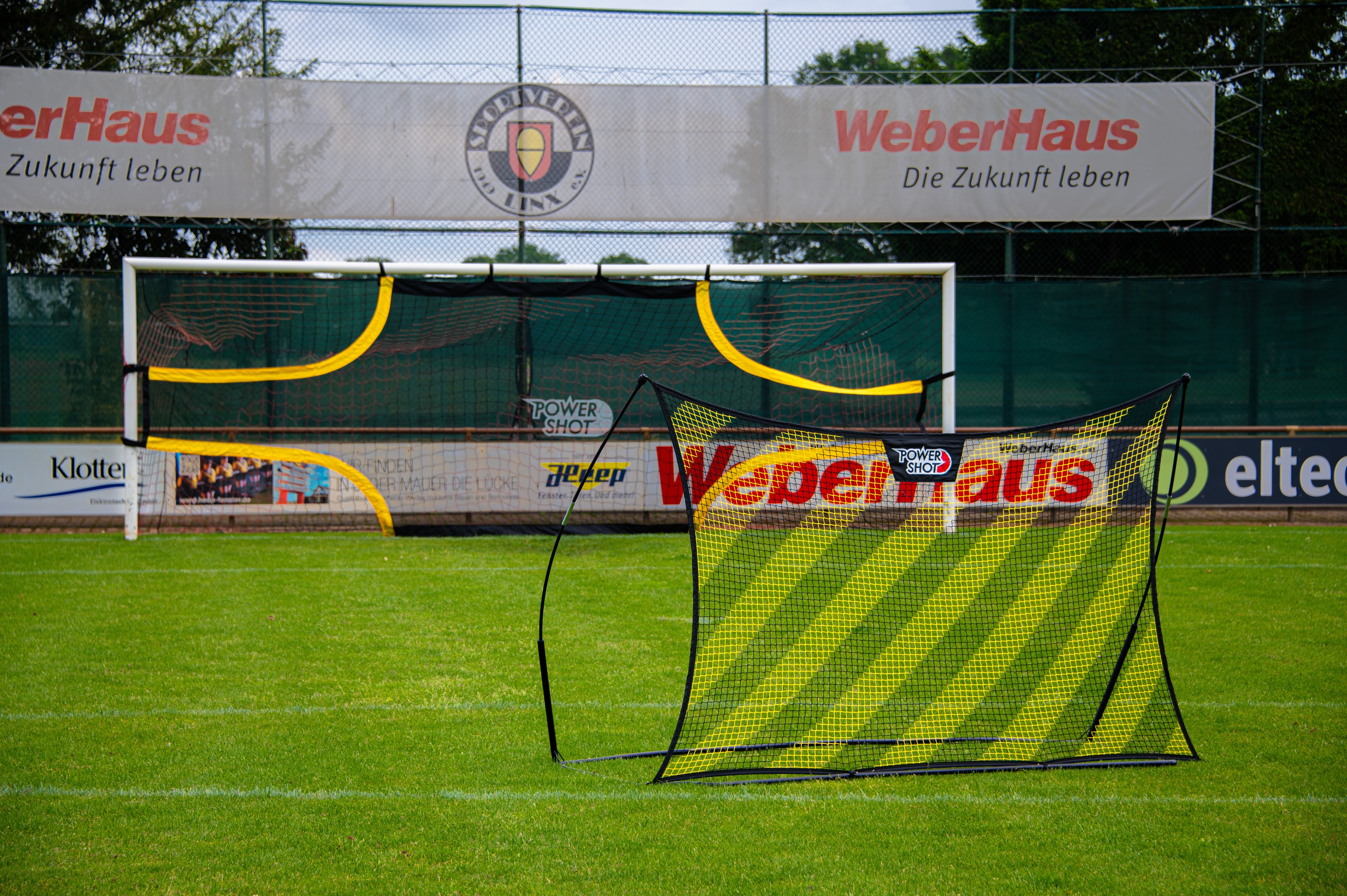 Pro Self-Weighted Shooting Wall - 7.32 x 2.44m