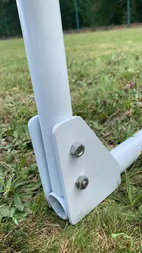 Zwei wendbare Tore, 4 m x 1,8 m und 4 m x 1,4 m