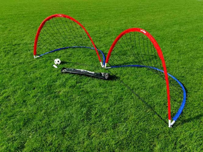 Zwei Fußballtore (110 cm x 80 cm) mit Ball und Pumpe