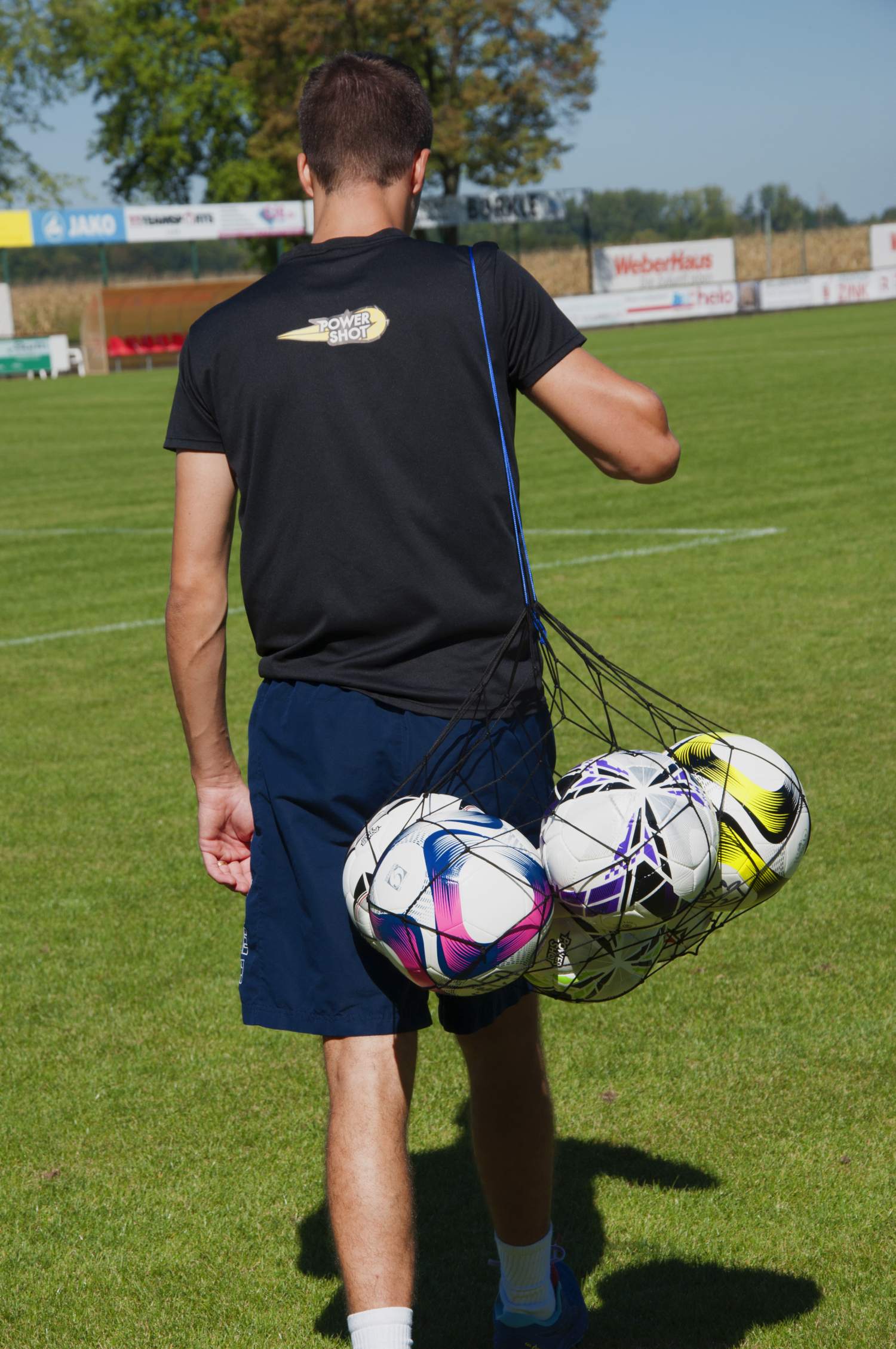 Ball storage net holds 6 balls