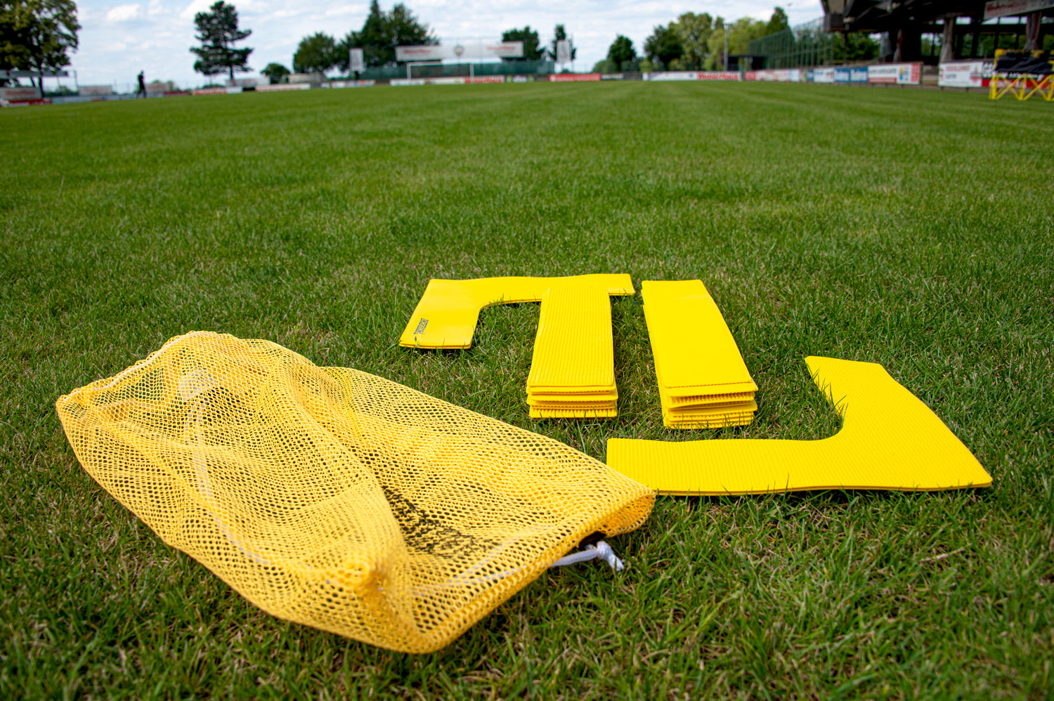 Indoor and outdoor ground marking kit 4 corners and 20 lines