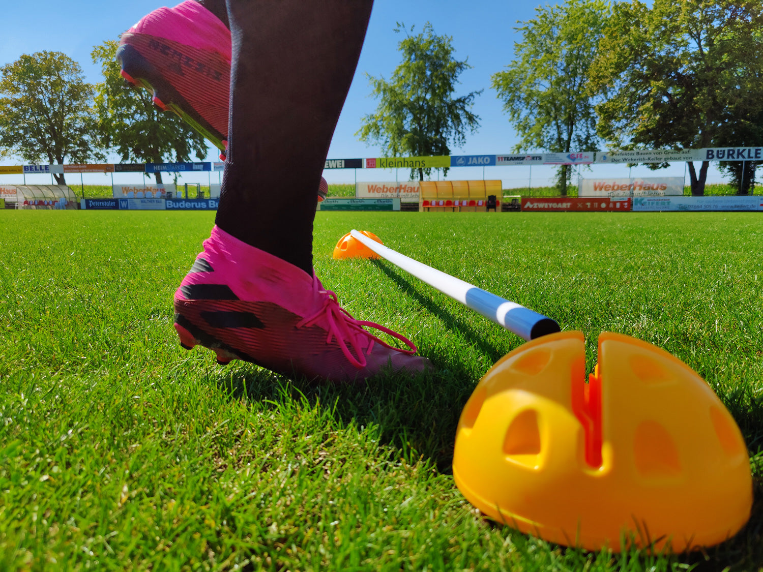 Dome base for slalom poles or hoops