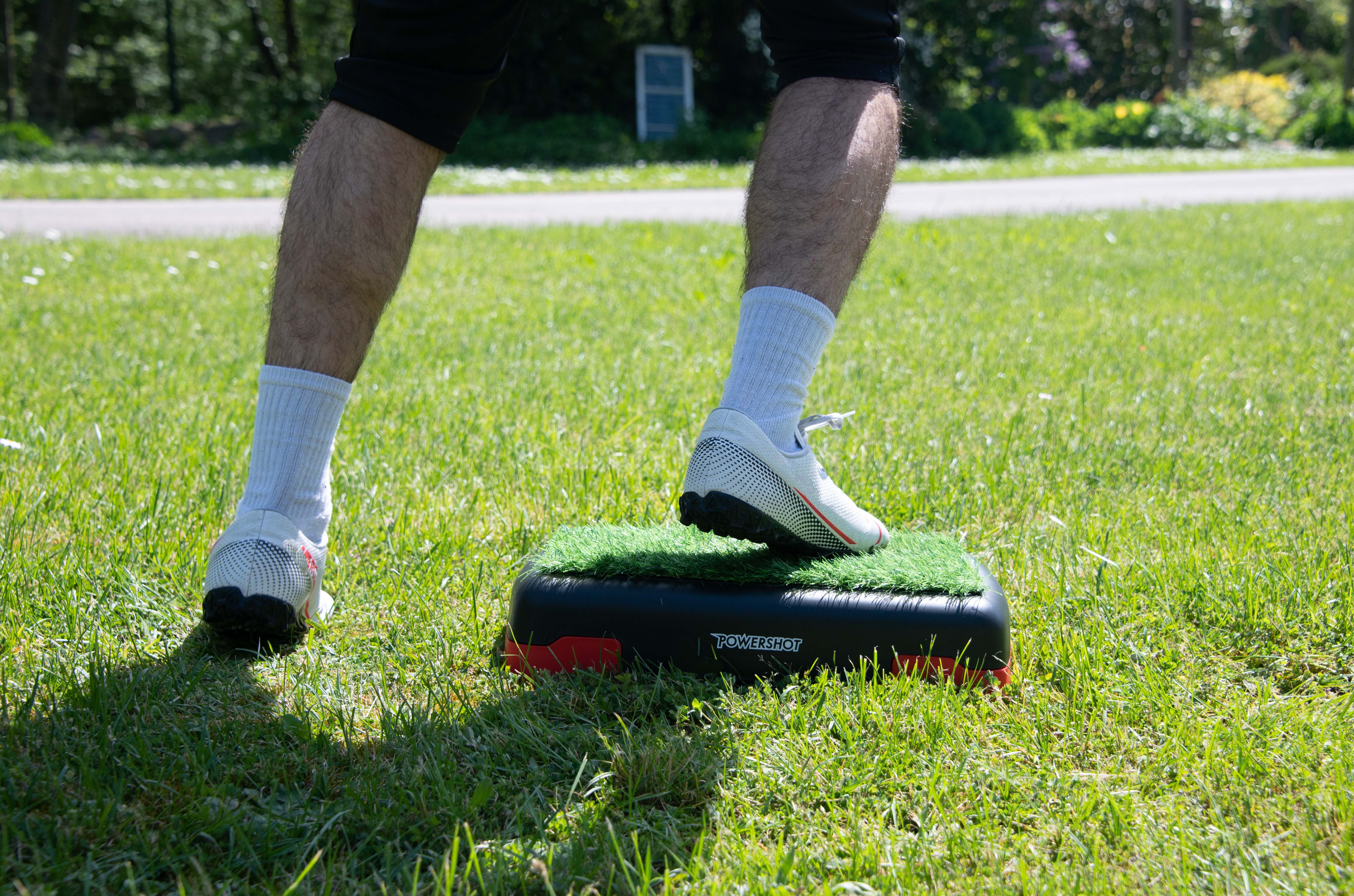 Stufe mit Kunstrasen 45 cm x 28 cm x 10 cm