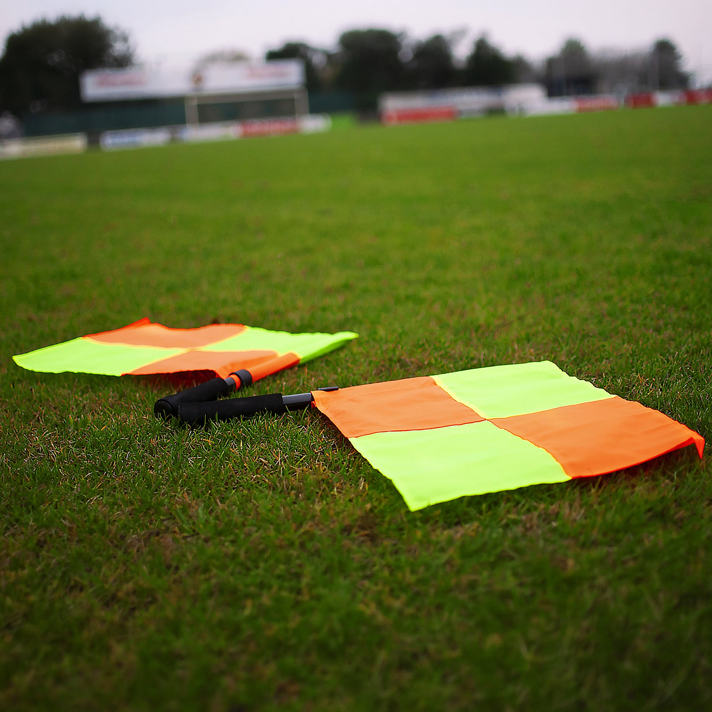 Set of 2 touch flags with carrying bag