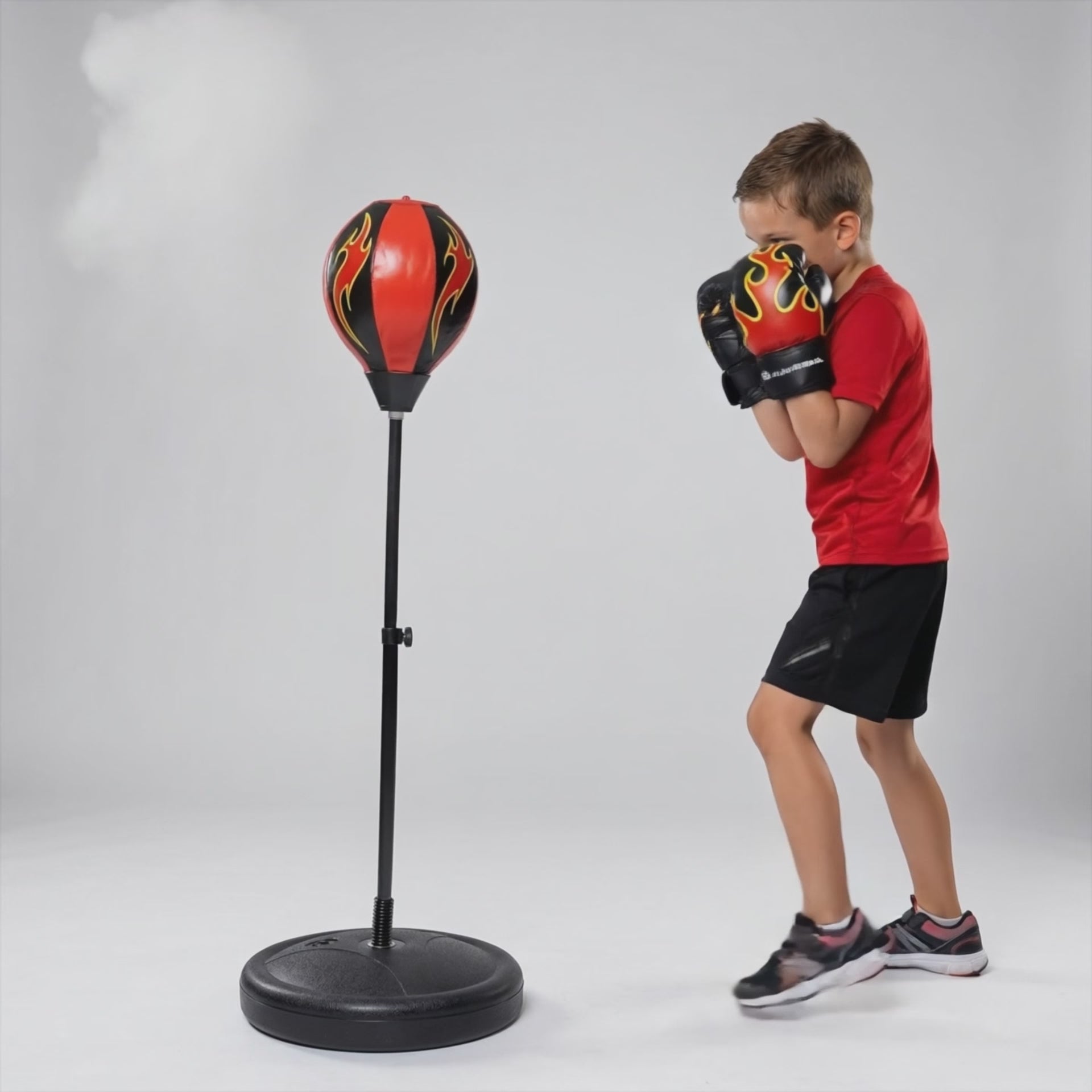 Stand-up punching bag with boxing gloves - Child