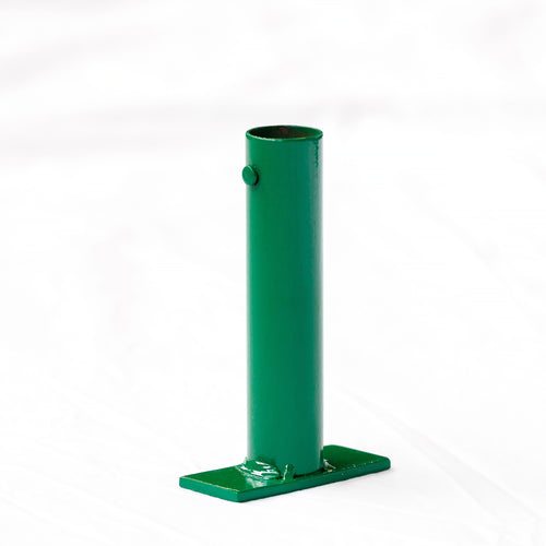 Sealing bracket for tennis net regulator