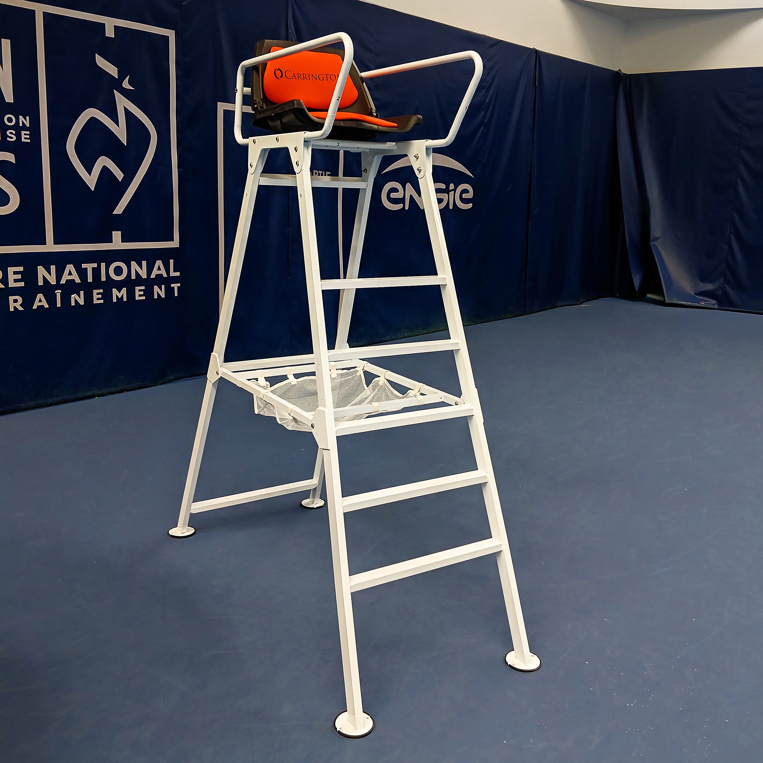 Umpire chair in aluminium