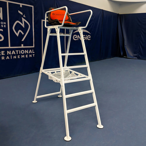 Umpire chair in aluminium